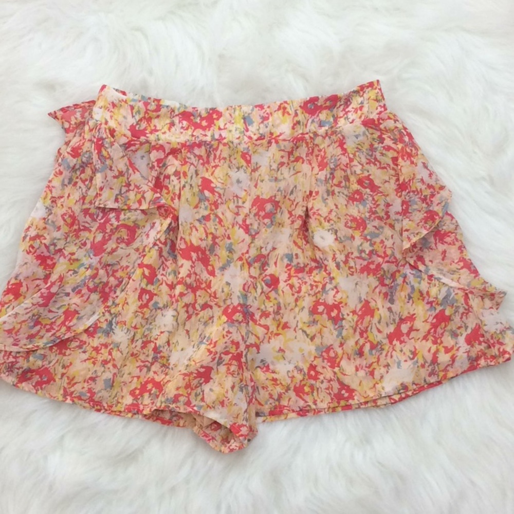 BCBGeneration abstract floral ruffle‎ tap short